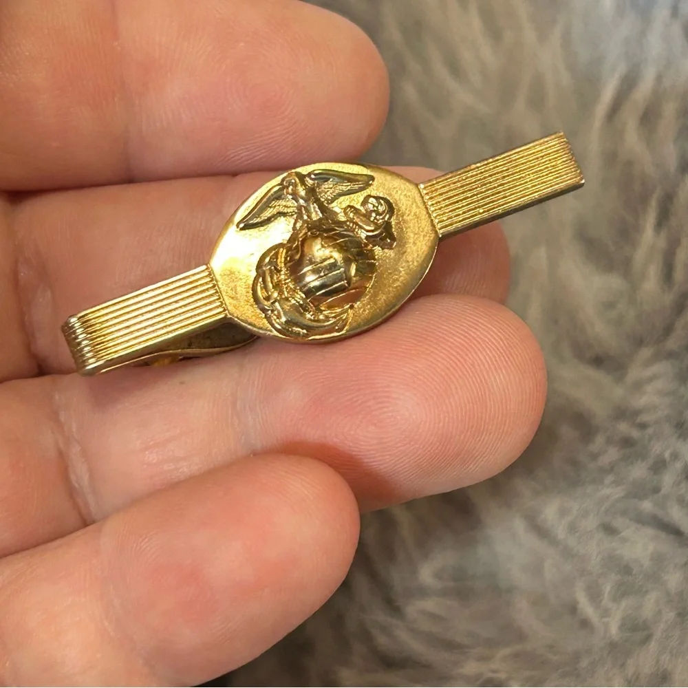 Vintage gold tone USMC alligator tie bar clip